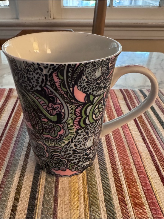 Lilly Pulitzer Other - Lilly Pulitzer mug, like new